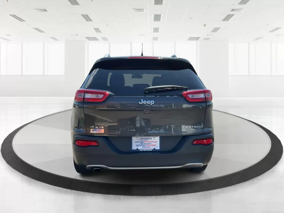 2014 Jeep Cherokee Limited 4WD (1C4PJMDBXEW) with an 2.4L L4 DOHC 16V engine, 9-Speed Automatic transmission, located at 880 E. National Road, Vandalia, OH, 45377, (937) 908-9800, 39.891918, -84.183594 - 2014 Jeep Cherokee Limited 4WD - Photo#3