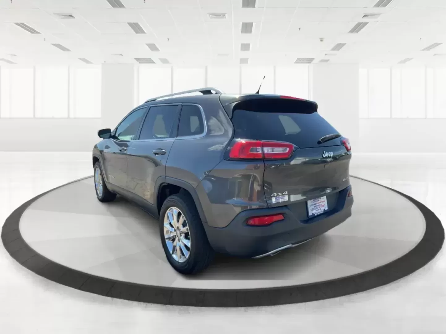 2014 Jeep Cherokee Limited 4WD (1C4PJMDBXEW) with an 2.4L L4 DOHC 16V engine, 9-Speed Automatic transmission, located at 880 E. National Road, Vandalia, OH, 45377, (937) 908-9800, 39.891918, -84.183594 - Photo#4