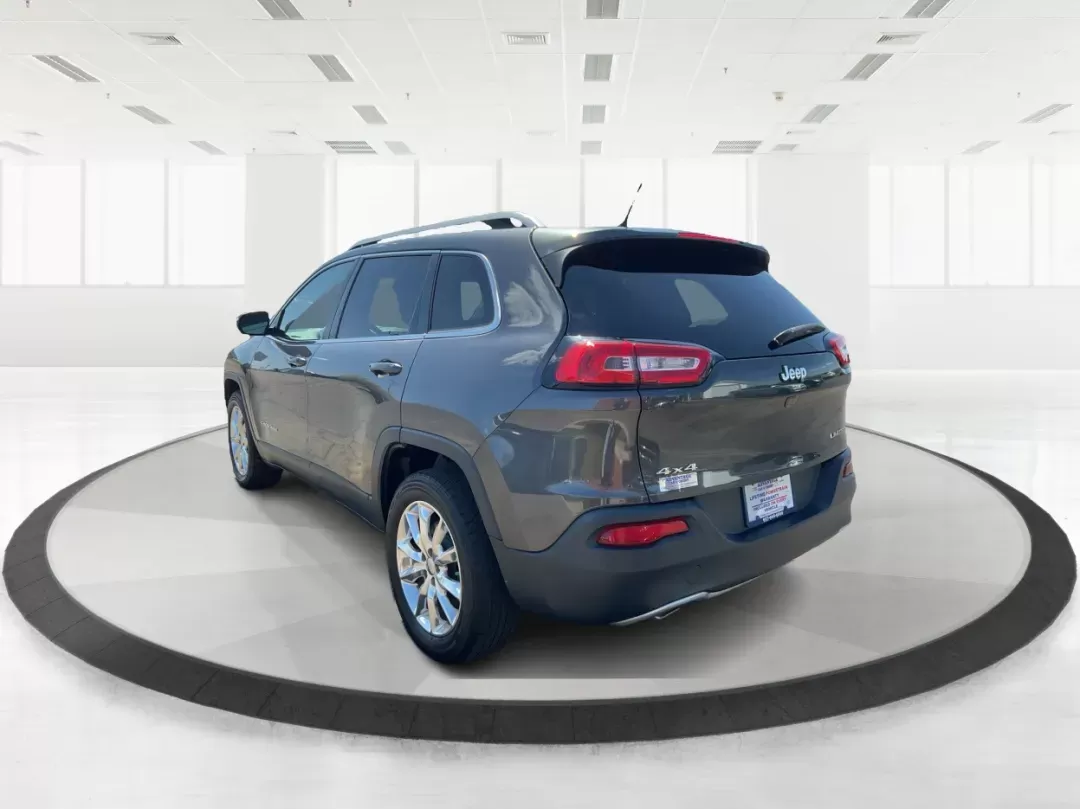2014 Jeep Cherokee Limited 4WD (1C4PJMDBXEW) with an 2.4L L4 DOHC 16V engine, 9-Speed Automatic transmission, located at 880 E. National Road, Vandalia, OH, 45377, (937) 908-9800, 39.891918, -84.183594 - 2014 Jeep Cherokee Limited 4WD - Photo#4