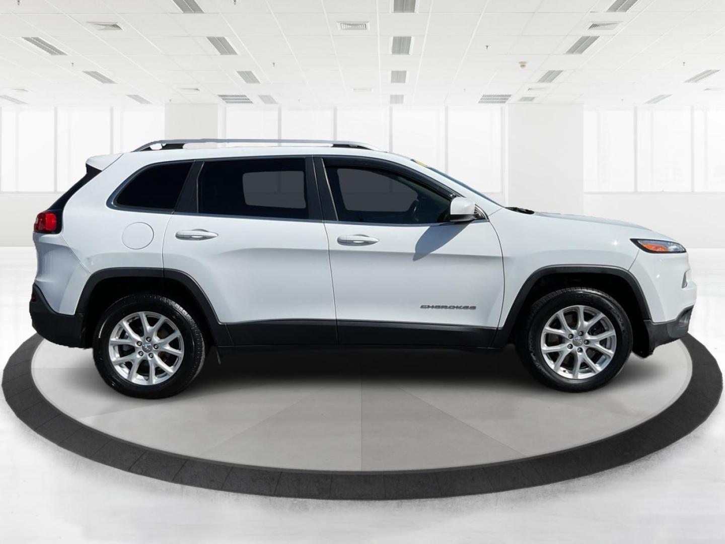 2015 Jeep Cherokee Latitude FWD (1C4PJLCB5FW) with an 2.4L L4 DOHC 16V engine, 9-Speed Automatic transmission, located at 401 Woodman Dr, Riverside, OH, 45431, (937) 908-9800, 39.760899, -84.123421 - Photo#1