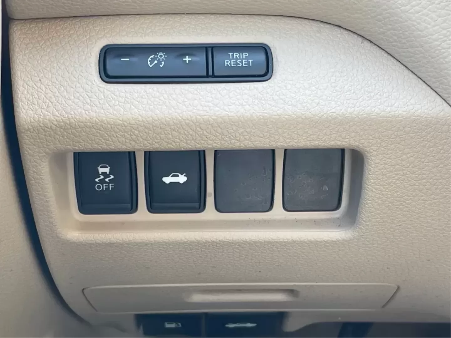 2013 Nissan Altima 2.5 S (1N4AL3AP1DC) with an 2.5L I-4 DOHC engine, located at 401 Woodman Dr, Riverside, OH, 45431, (937) 908-9800, 39.760899, -84.123421 - Photo#16