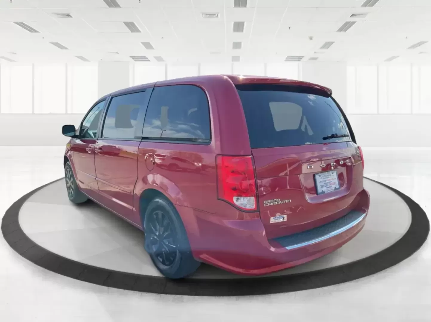 2015 Dodge Grand Caravan SE (2C4RDGBG9FR) with an 3.6L V-6 DOHC engine, located at 1230 East Main St, Xenia, OH, 45385, (937) 908-9800, 39.688026, -83.910172 - 2015 Dodge Grand Caravan SE - Photo#4