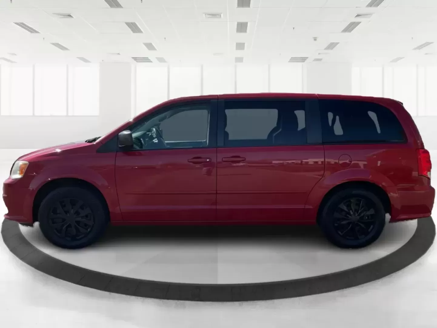 2015 Dodge Grand Caravan SE (2C4RDGBG9FR) with an 3.6L V-6 DOHC engine, located at 1230 East Main St, Xenia, OH, 45385, (937) 908-9800, 39.688026, -83.910172 - 2015 Dodge Grand Caravan SE - Photo#5