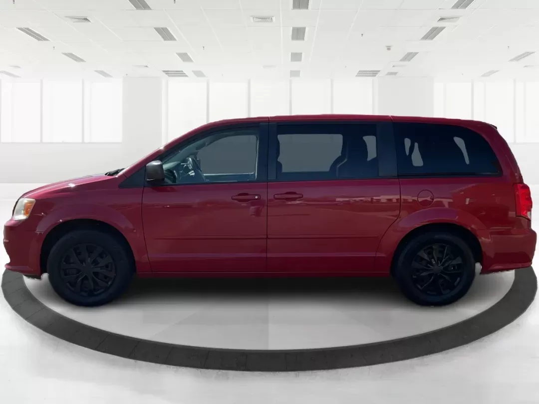 2015 Dodge Grand Caravan SE (2C4RDGBG9FR) with an 3.6L V-6 DOHC engine, located at 1230 East Main St, Xenia, OH, 45385, (937) 908-9800, 39.688026, -83.910172 - 2015 Dodge Grand Caravan SE - Photo#5