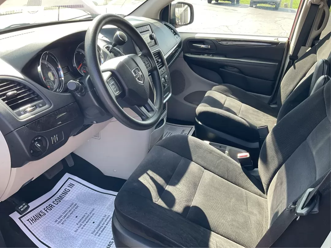 2015 Dodge Grand Caravan SE (2C4RDGBG9FR) with an 3.6L V-6 DOHC engine, located at 1230 East Main St, Xenia, OH, 45385, (937) 908-9800, 39.688026, -83.910172 - 2015 Dodge Grand Caravan SE - Photo#8