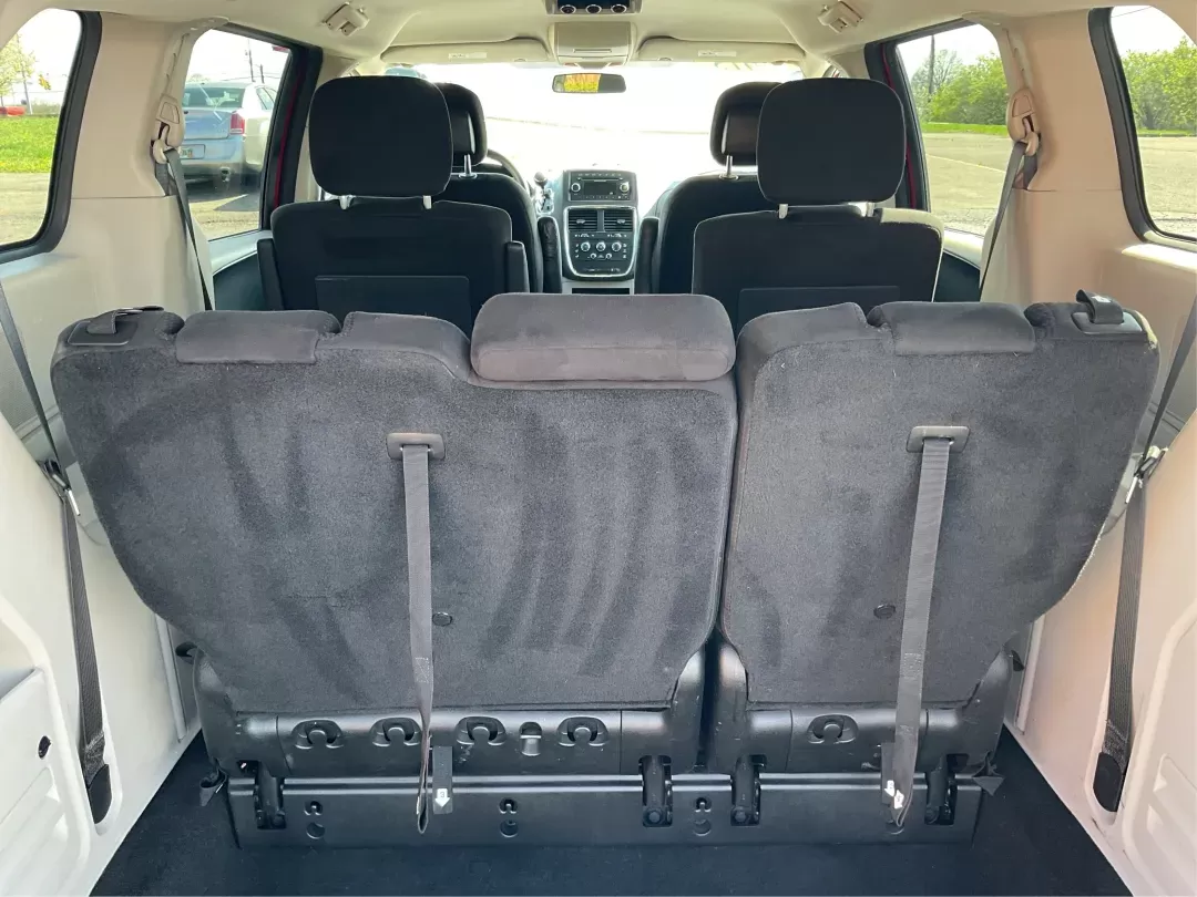 2015 Dodge Grand Caravan SE (2C4RDGBG9FR) with an 3.6L V-6 DOHC engine, located at 1230 East Main St, Xenia, OH, 45385, (937) 908-9800, 39.688026, -83.910172 - 2015 Dodge Grand Caravan SE - Photo#11