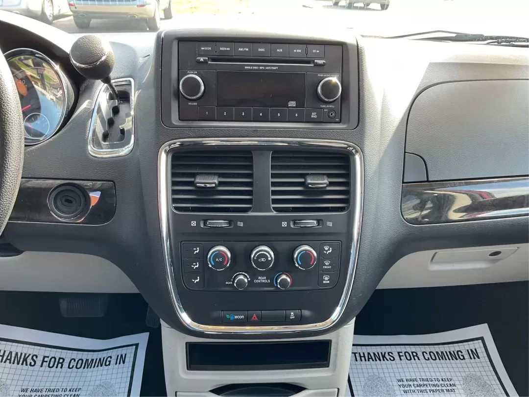 2015 Dodge Grand Caravan SE (2C4RDGBG9FR) with an 3.6L V-6 DOHC engine, located at 1230 East Main St, Xenia, OH, 45385, (937) 908-9800, 39.688026, -83.910172 - 2015 Dodge Grand Caravan SE - Photo#12