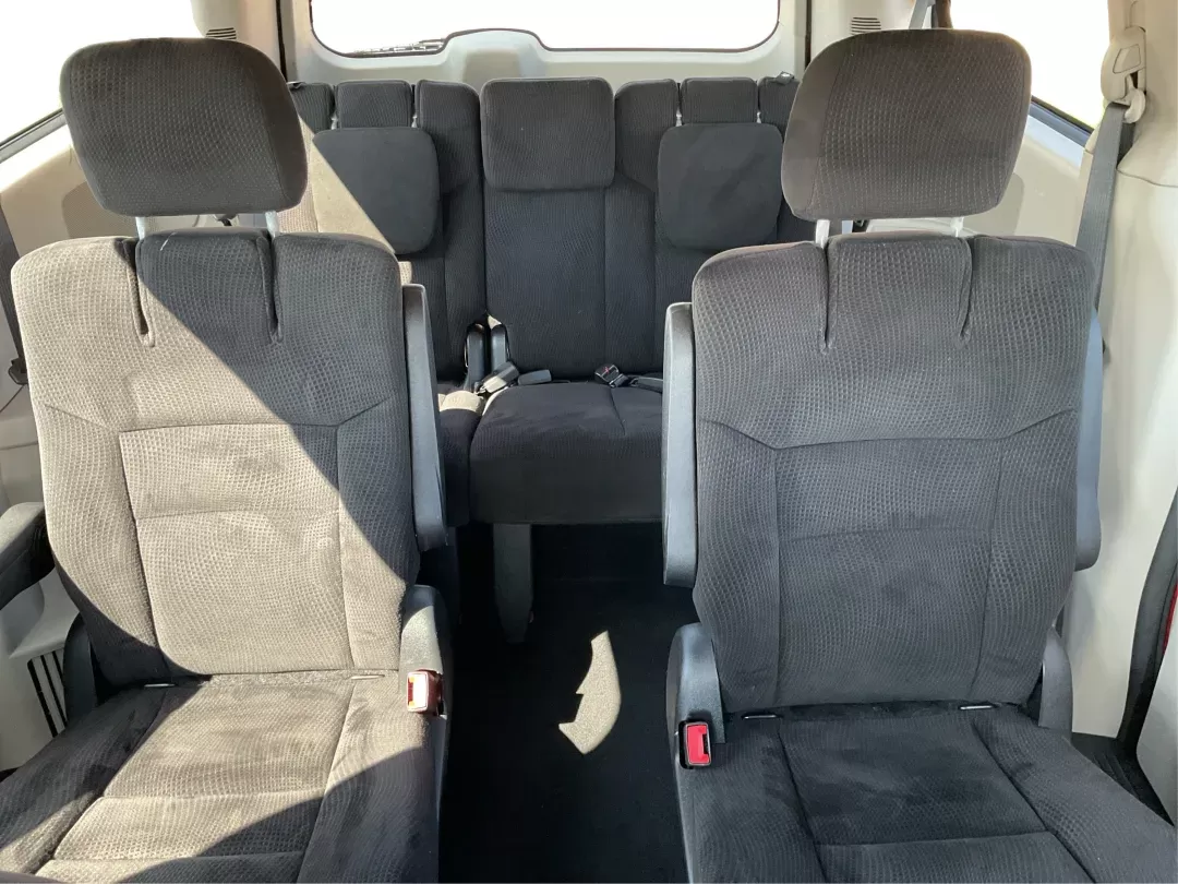 2015 Dodge Grand Caravan SE (2C4RDGBG9FR) with an 3.6L V-6 DOHC engine, located at 1230 East Main St, Xenia, OH, 45385, (937) 908-9800, 39.688026, -83.910172 - 2015 Dodge Grand Caravan SE - Photo#13