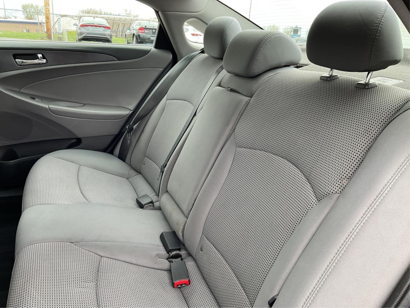 2013 Hyundai Sonata GLS (5NPEB4AC6DH) with an 2.4L L4 DOHC 16V engine, 6-Speed Automatic transmission, located at 1951 S Dayton Lakeview Rd., New Carlisle, OH, 45344, (937) 908-9800, 39.890999, -84.050255 - Photo#9
