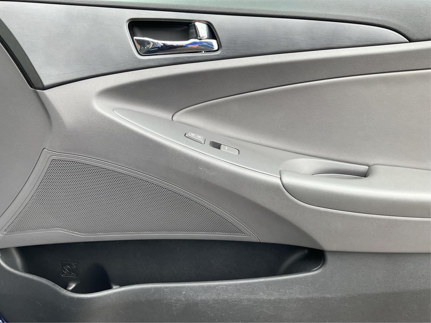 2013 Hyundai Sonata GLS (5NPEB4AC6DH) with an 2.4L L4 DOHC 16V engine, 6-Speed Automatic transmission, located at 1951 S Dayton Lakeview Rd., New Carlisle, OH, 45344, (937) 908-9800, 39.890999, -84.050255 - Photo#17