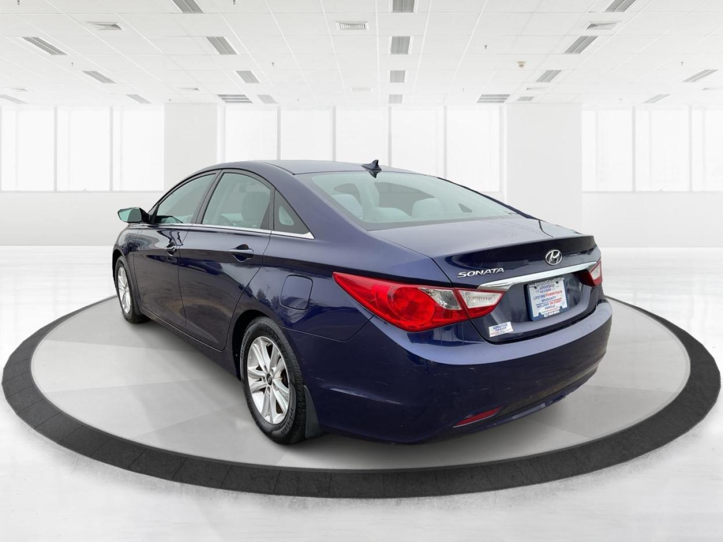 2013 Hyundai Sonata GLS (5NPEB4AC6DH) with an 2.4L L4 DOHC 16V engine, 6-Speed Automatic transmission, located at 1951 S Dayton Lakeview Rd., New Carlisle, OH, 45344, (937) 908-9800, 39.890999, -84.050255 - Photo#4