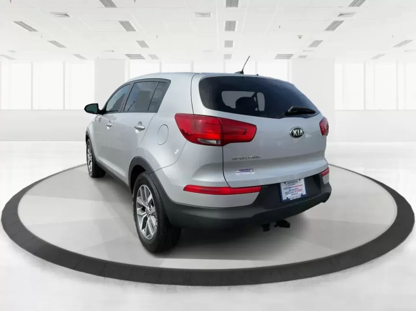 2016 Kia Sportage LX (KNDPBCAC1G7) with an 2.4L I-4 gasoline direct injection engine, located at 401 Woodman Dr, Riverside, OH, 45431, (937) 908-9800, 39.760899, -84.123421 - Photo#4