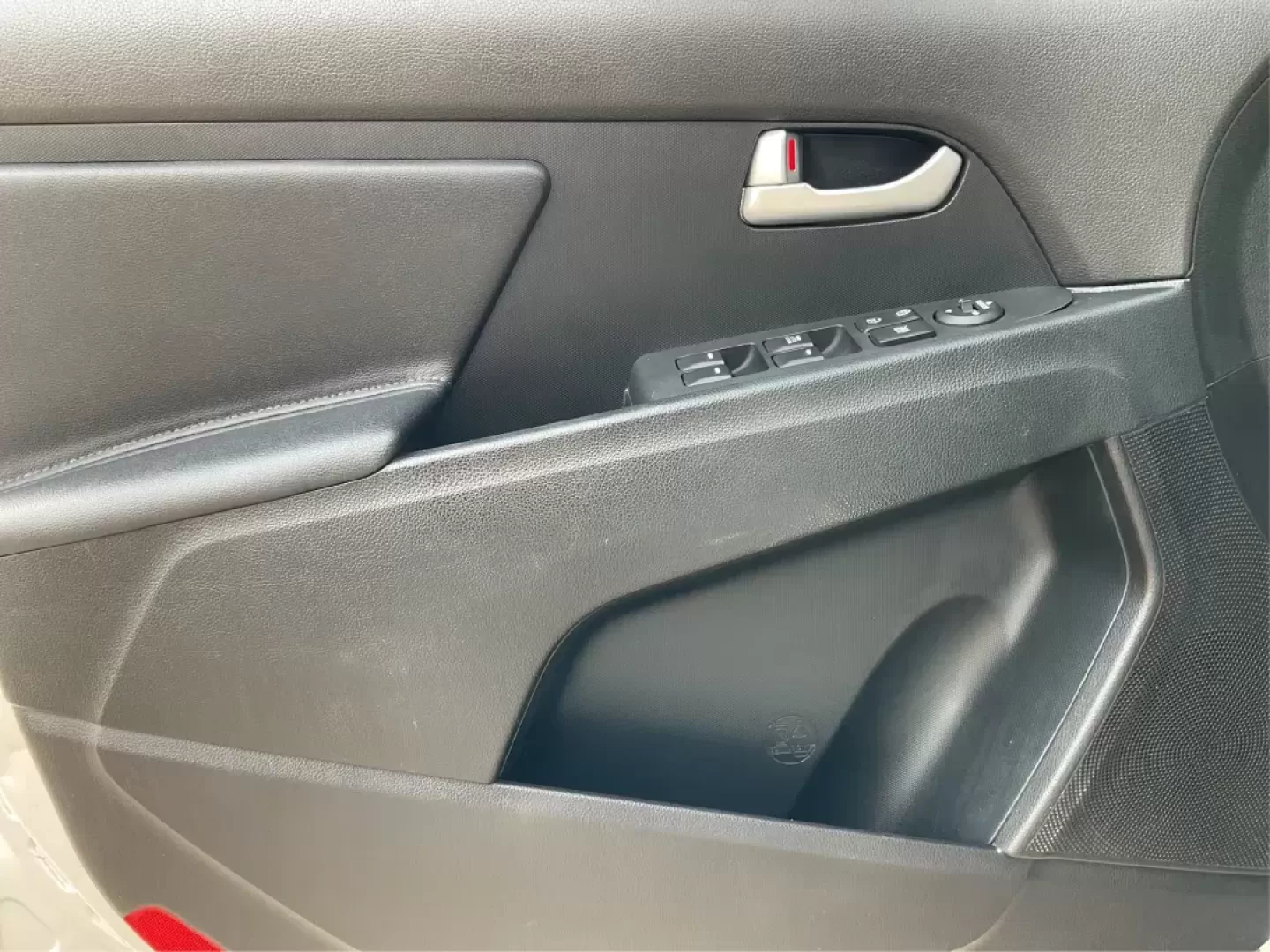 2016 Kia Sportage LX (KNDPBCAC1G7) with an 2.4L I-4 gasoline direct injection engine, located at 401 Woodman Dr, Riverside, OH, 45431, (937) 908-9800, 39.760899, -84.123421 - Photo#16