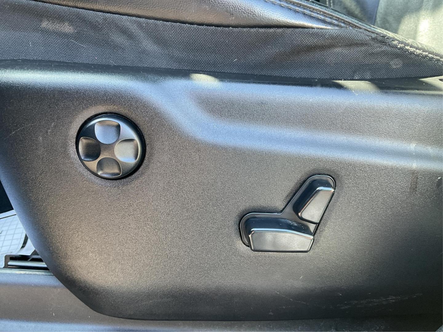 2014 Jeep Grand Cherokee Limited (1C4RJFBG4EC) with an Other engine, located at 1230 East Main St, Xenia, OH, 45385, (937) 908-9800, 39.688026, -83.910172 - Photo#17