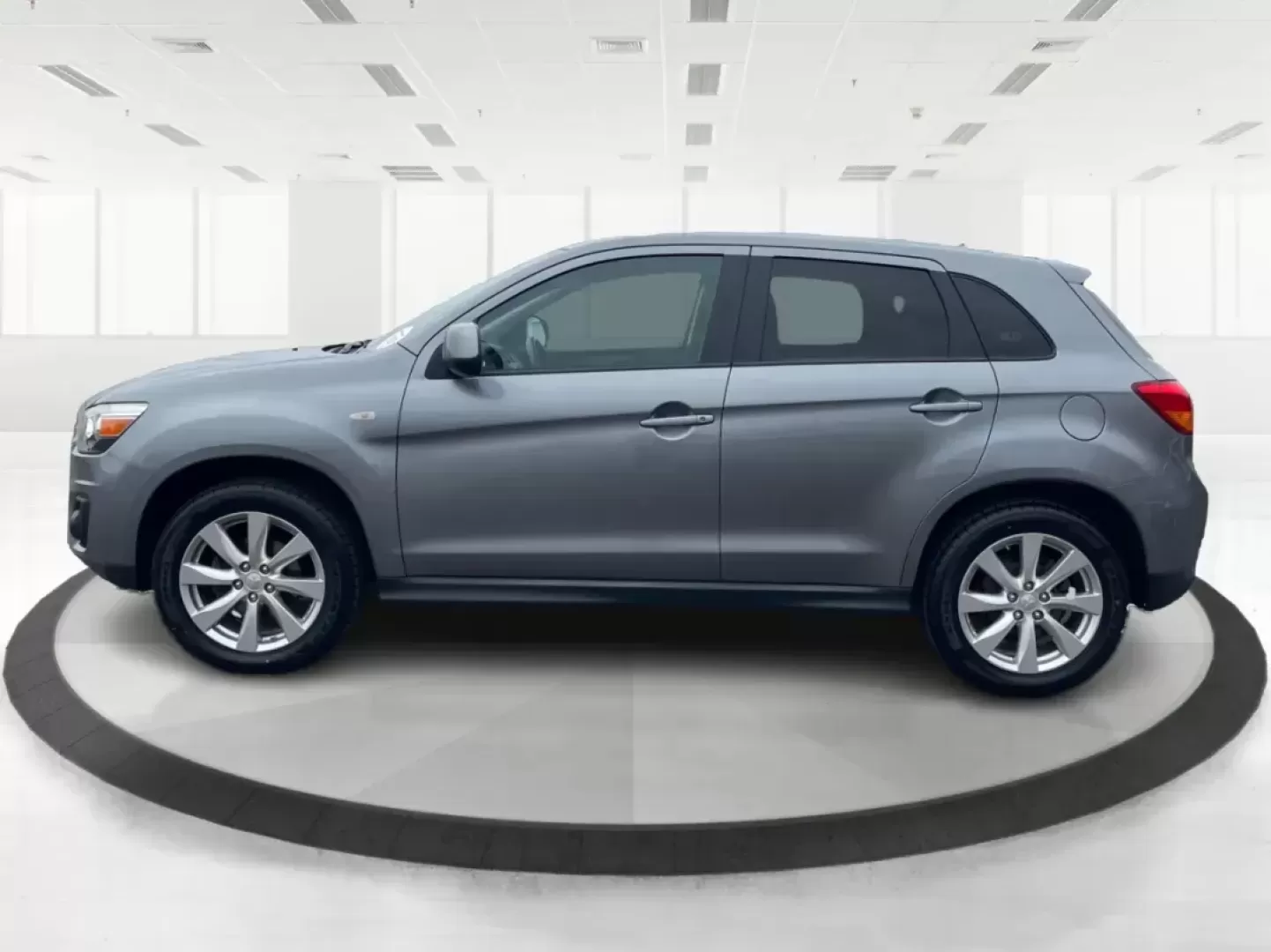2015 Mitsubishi Outlander Sport ES (4A4AP3AUXFE) with an 2L I-4 DOHC engine, located at 4508 South Dixie Dr, Moraine, OH, 45439, (937) 908-9800, 39.689976, -84.218452 - 2015 Mitsubishi Outlander Sport ES - Photo#5