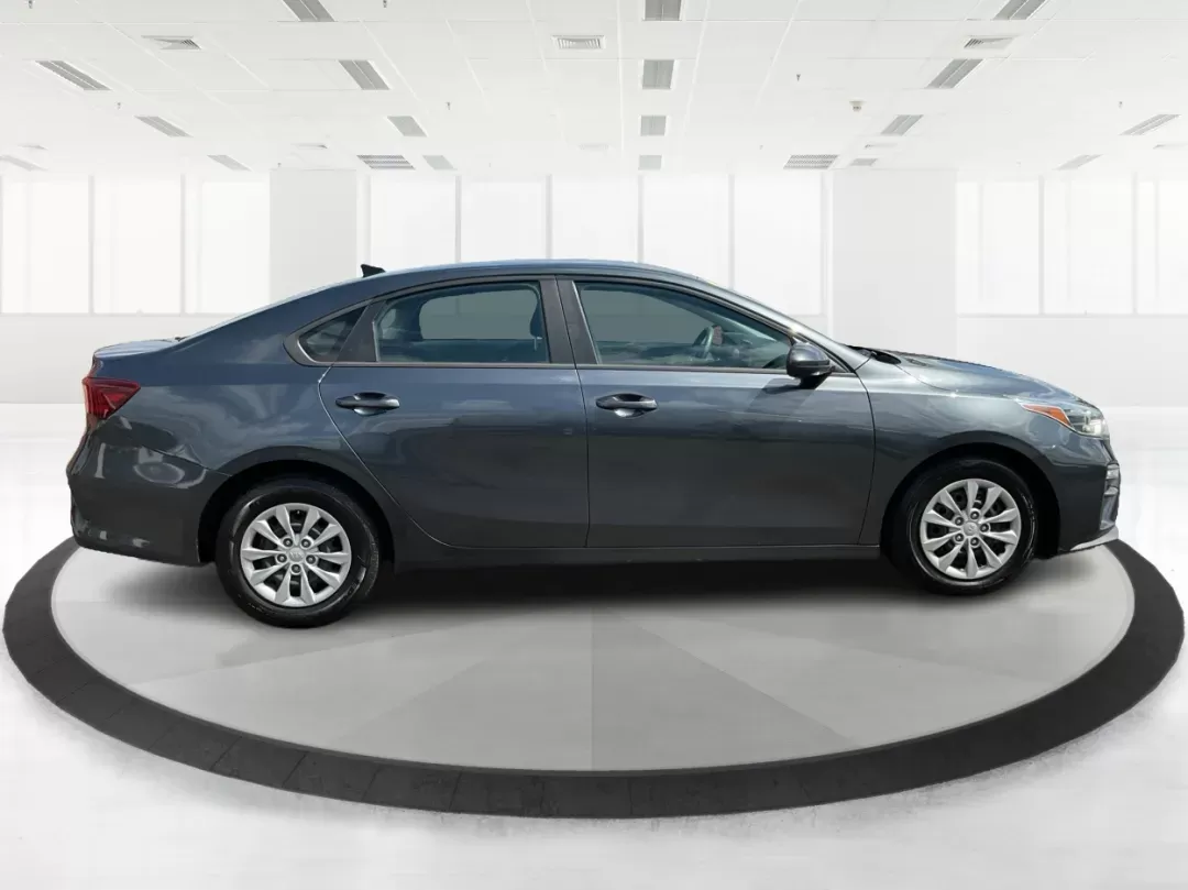2021 Kia Forte FE (3KPF24AD5ME) with an 2L I-4 DOHC engine, located at 1184 Kauffman Ave, Fairborn, OH, 45324, (937) 908-9800, 39.807072, -84.030914 - 2021 Kia Forte FE - Photo#1