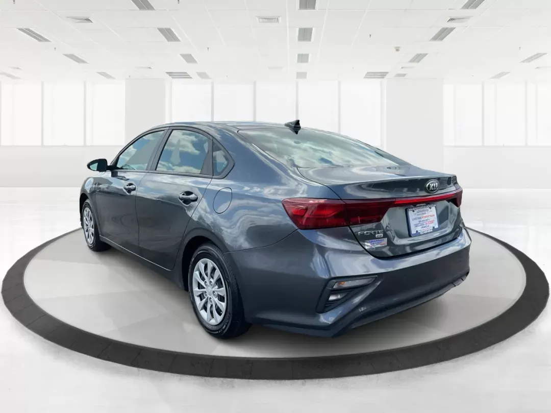 2021 Kia Forte FE (3KPF24AD5ME) with an 2L I-4 DOHC engine, located at 1184 Kauffman Ave, Fairborn, OH, 45324, (937) 908-9800, 39.807072, -84.030914 - 2021 Kia Forte FE - Photo#4