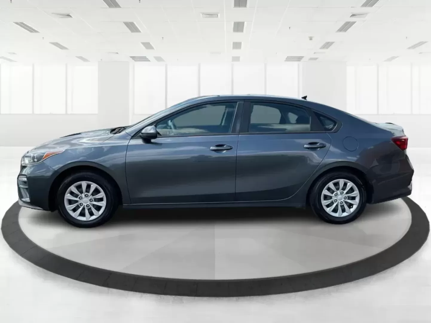 2021 Kia Forte FE (3KPF24AD5ME) with an 2L I-4 DOHC engine, located at 1184 Kauffman Ave, Fairborn, OH, 45324, (937) 908-9800, 39.807072, -84.030914 - 2021 Kia Forte FE - Photo#5
