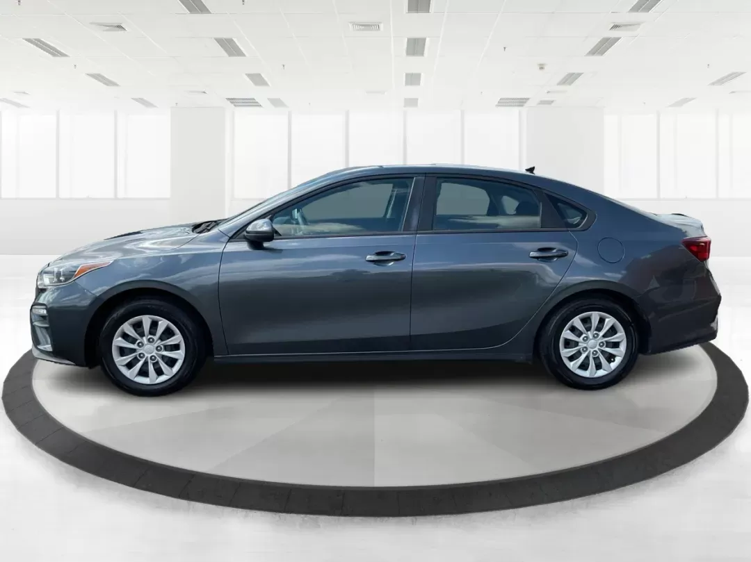 2021 Kia Forte FE (3KPF24AD5ME) with an 2L I-4 DOHC engine, located at 1184 Kauffman Ave, Fairborn, OH, 45324, (937) 908-9800, 39.807072, -84.030914 - 2021 Kia Forte FE - Photo#5