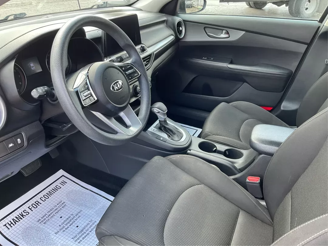2021 Kia Forte FE (3KPF24AD5ME) with an 2L I-4 DOHC engine, located at 1184 Kauffman Ave, Fairborn, OH, 45324, (937) 908-9800, 39.807072, -84.030914 - 2021 Kia Forte FE - Photo#8