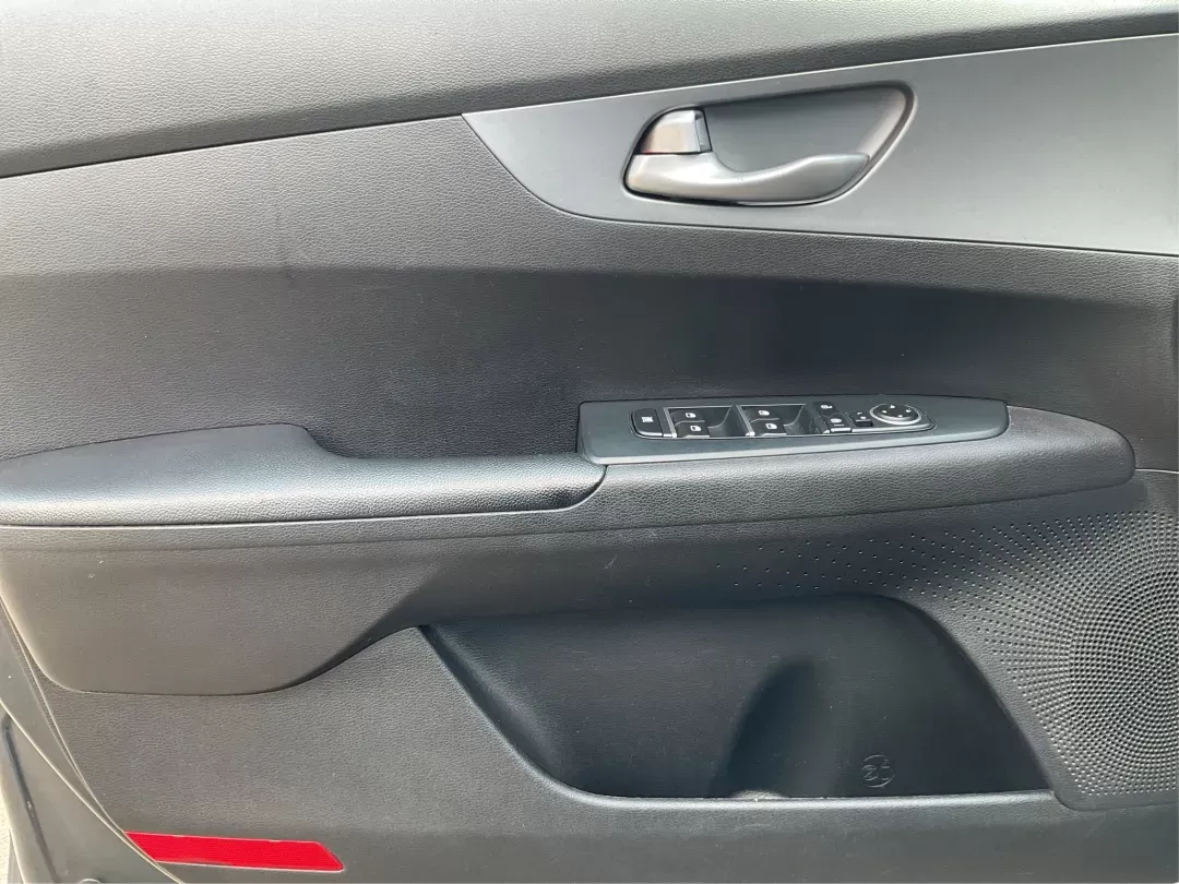 2021 Kia Forte FE (3KPF24AD5ME) with an 2L I-4 DOHC engine, located at 1184 Kauffman Ave, Fairborn, OH, 45324, (937) 908-9800, 39.807072, -84.030914 - 2021 Kia Forte FE - Photo#16