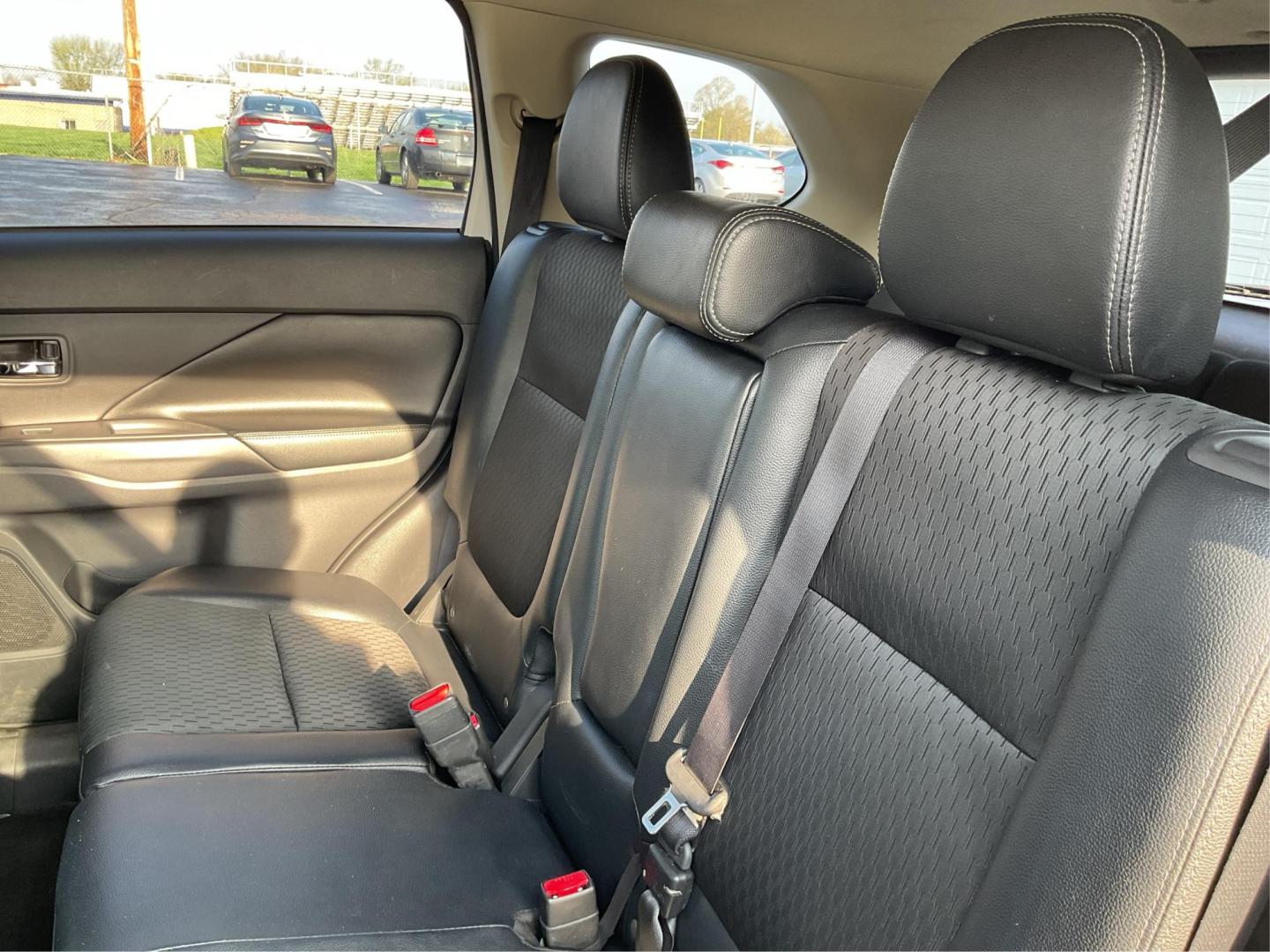 2015 Mitsubishi Outlander SE (JA4AD3A32FZ) with an 2.4L I-4 variable valve control engine, located at 1951 S Dayton Lakeview Rd., New Carlisle, OH, 45344, (937) 908-9800, 39.890999, -84.050255 - Photo#9