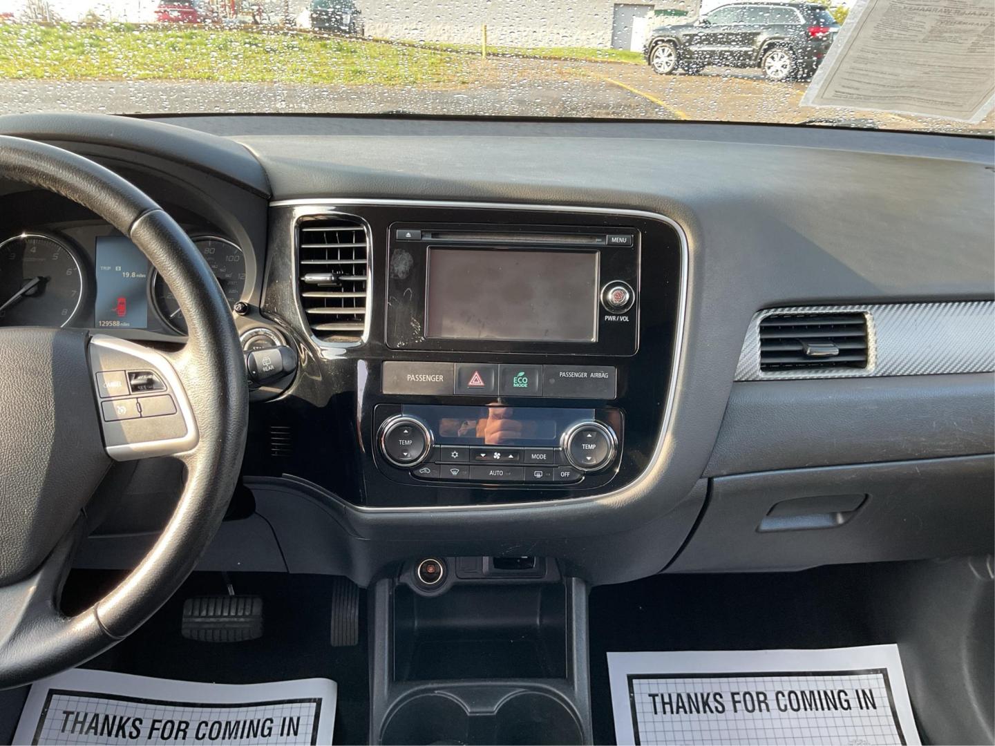 2015 Mitsubishi Outlander SE (JA4AD3A32FZ) with an 2.4L I-4 variable valve control engine, located at 1951 S Dayton Lakeview Rd., New Carlisle, OH, 45344, (937) 908-9800, 39.890999, -84.050255 - Photo#12