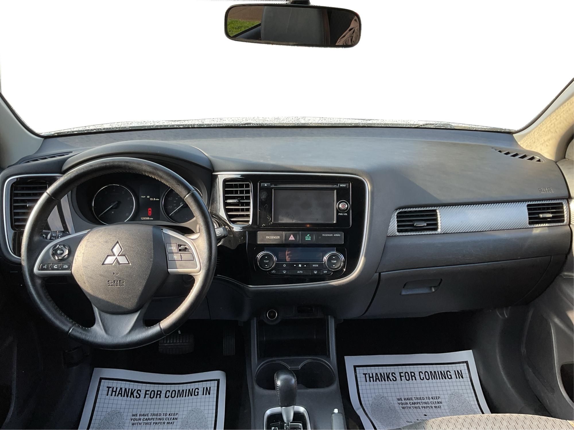 2015 Mitsubishi Outlander SE (JA4AD3A32FZ) with an 2.4L I-4 variable valve control engine, located at 1951 S Dayton Lakeview Rd., New Carlisle, OH, 45344, (937) 908-9800, 39.890999, -84.050255 - 2015 Mitsubishi Outlander SE - Photo#18