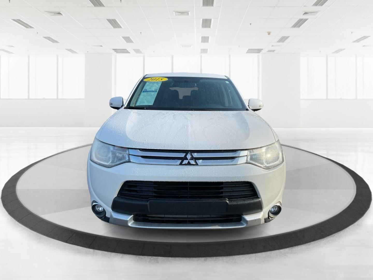 2015 Mitsubishi Outlander SE (JA4AD3A32FZ) with an 2.4L I-4 variable valve control engine, located at 1951 S Dayton Lakeview Rd., New Carlisle, OH, 45344, (937) 908-9800, 39.890999, -84.050255 - Photo#6