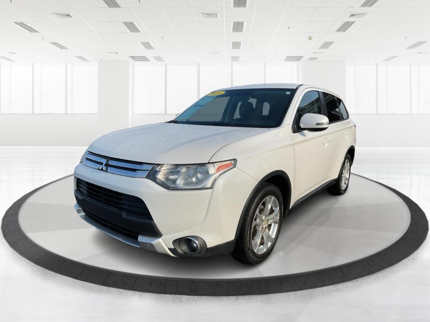 2015 Mitsubishi Outlander SE (JA4AD3A32FZ) with an 2.4L I-4 variable valve control engine, located at 1951 S Dayton Lakeview Rd., New Carlisle, OH, 45344, (937) 908-9800, 39.890999, -84.050255 - Photo#7