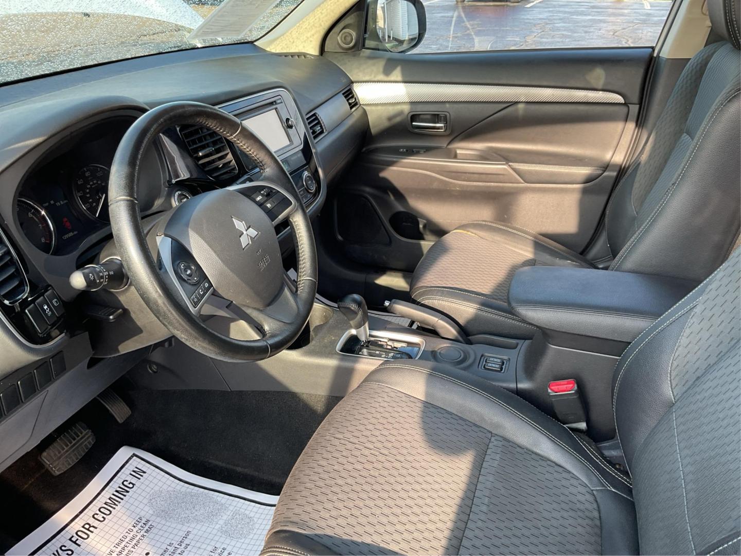 2015 Mitsubishi Outlander SE (JA4AD3A32FZ) with an 2.4L I-4 variable valve control engine, located at 1951 S Dayton Lakeview Rd., New Carlisle, OH, 45344, (937) 908-9800, 39.890999, -84.050255 - Photo#8