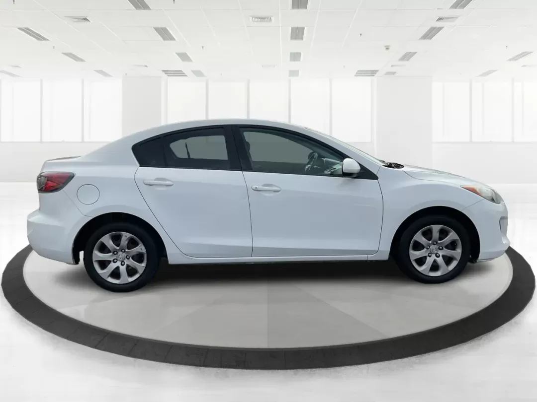 photo of 2013 Mazda Mazda3 i SV