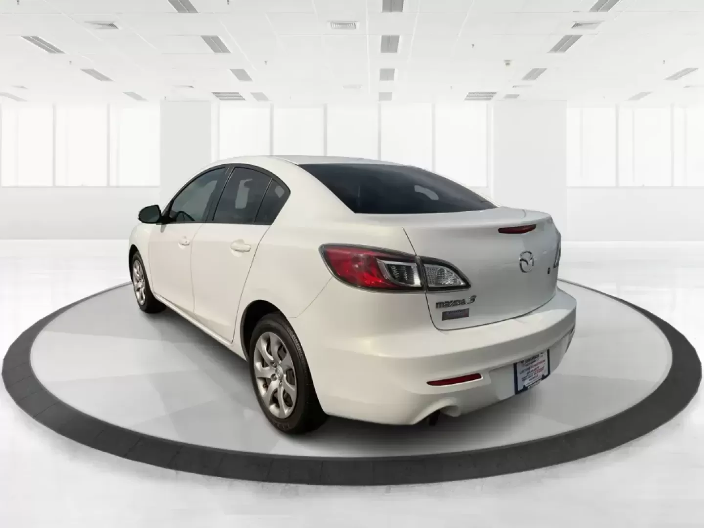 2013 Mazda Mazda3 i SV (JM1BL1TF0D1) with an 2L I-4 DOHC engine, located at 1184 Kauffman Ave, Fairborn, OH, 45324, (937) 908-9800, 39.807072, -84.030914 - 2013 Mazda Mazda3 i SV - Photo#5
