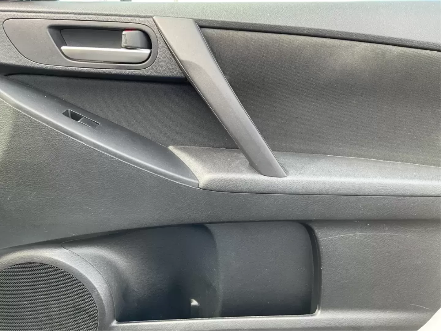 2013 Mazda Mazda3 i SV (JM1BL1TF0D1) with an 2L I-4 DOHC engine, located at 1184 Kauffman Ave, Fairborn, OH, 45324, (937) 908-9800, 39.807072, -84.030914 - 2013 Mazda Mazda3 i SV - Photo#18