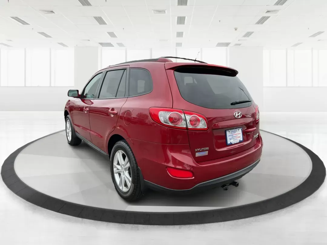 2011 Hyundai Santa Fe SE (5XYZHDAG5BG) with an 3.5L V-6 DOHC engine, located at 1184 Kauffman Ave, Fairborn, OH, 45324, (937) 908-9800, 39.807072, -84.030914 - 2011 Hyundai Santa Fe SE - Photo#4