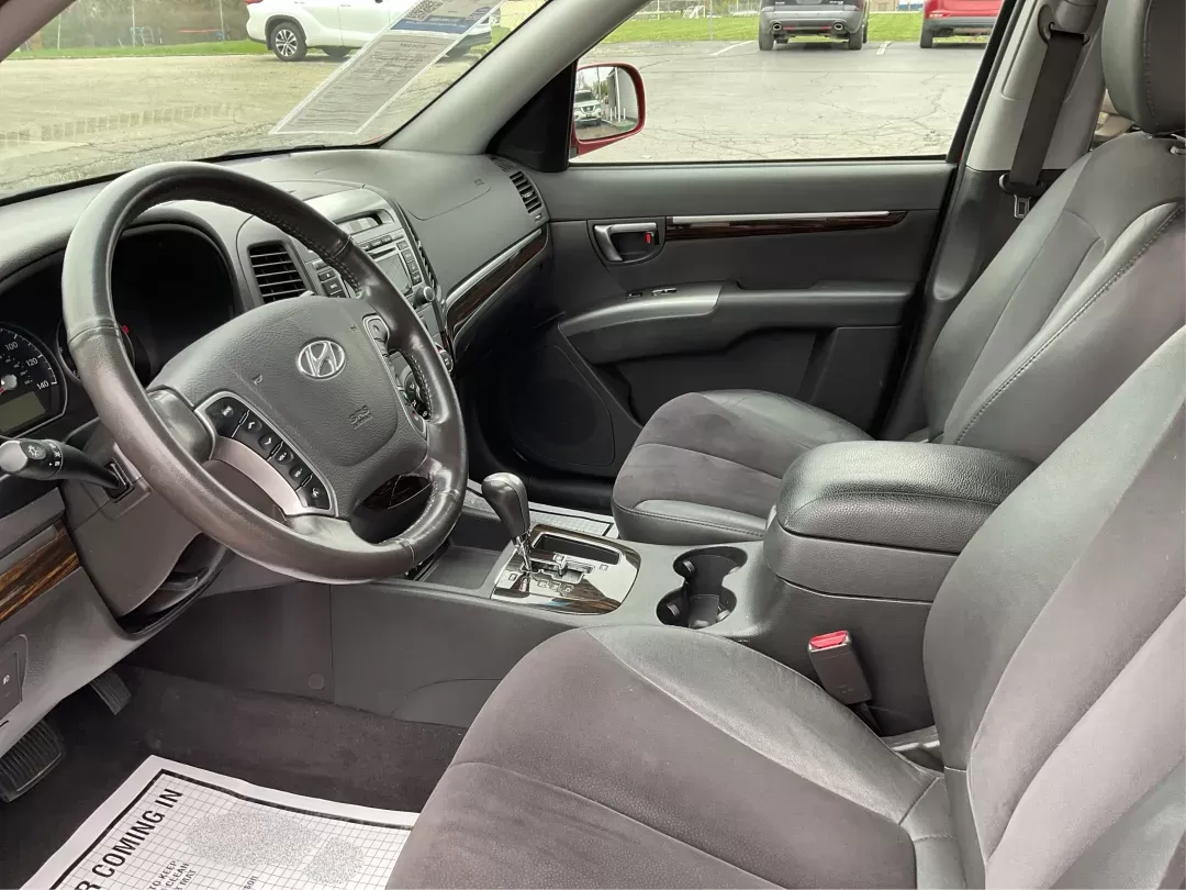 2011 Hyundai Santa Fe SE (5XYZHDAG5BG) with an 3.5L V-6 DOHC engine, located at 1184 Kauffman Ave, Fairborn, OH, 45324, (937) 908-9800, 39.807072, -84.030914 - 2011 Hyundai Santa Fe SE - Photo#8