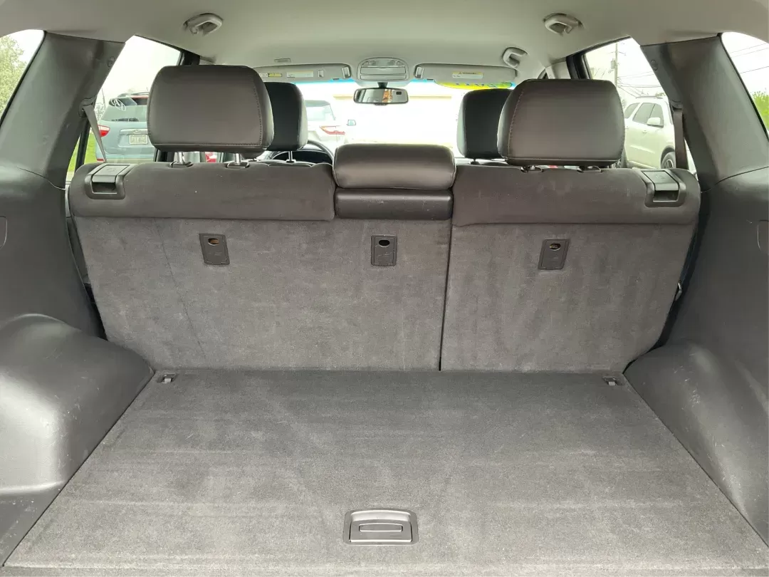 2011 Hyundai Santa Fe SE (5XYZHDAG5BG) with an 3.5L V-6 DOHC engine, located at 1184 Kauffman Ave, Fairborn, OH, 45324, (937) 908-9800, 39.807072, -84.030914 - 2011 Hyundai Santa Fe SE - Photo#11