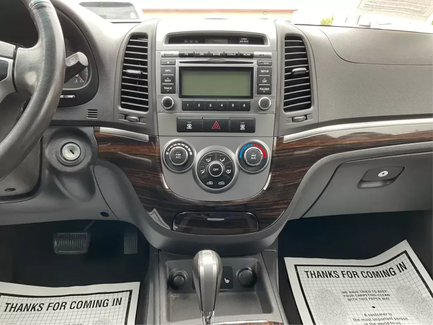 2011 Hyundai Santa Fe SE (5XYZHDAG5BG) with an 3.5L V-6 DOHC engine, located at 1184 Kauffman Ave, Fairborn, OH, 45324, (937) 908-9800, 39.807072, -84.030914 - Photo#12