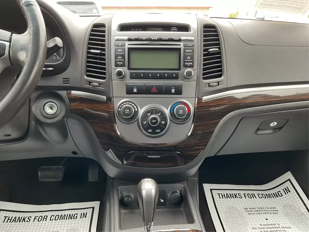 2011 Hyundai Santa Fe SE (5XYZHDAG5BG) with an 3.5L V-6 DOHC engine, located at 1184 Kauffman Ave, Fairborn, OH, 45324, (937) 908-9800, 39.807072, -84.030914 - 2011 Hyundai Santa Fe SE - Photo#12