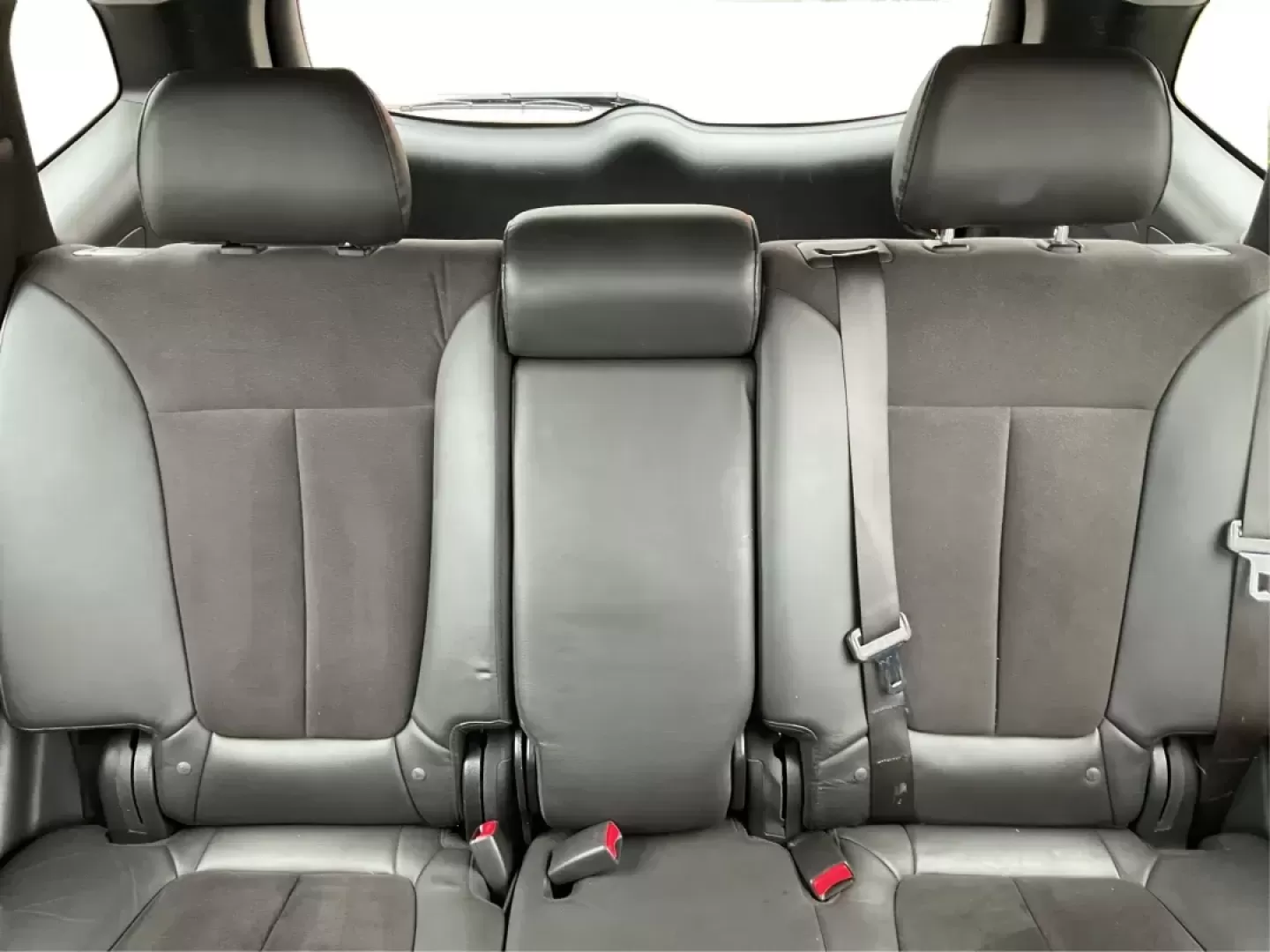 2011 Hyundai Santa Fe SE (5XYZHDAG5BG) with an 3.5L V-6 DOHC engine, located at 1184 Kauffman Ave, Fairborn, OH, 45324, (937) 908-9800, 39.807072, -84.030914 - Photo#13
