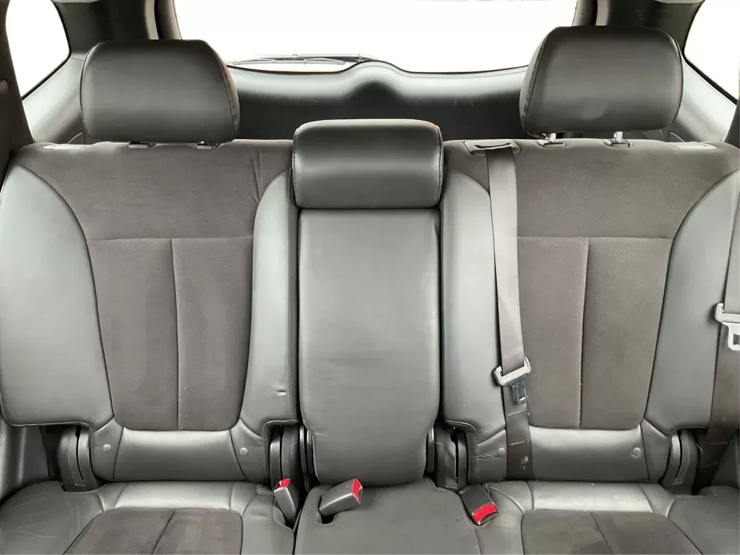 2011 Hyundai Santa Fe SE (5XYZHDAG5BG) with an 3.5L V-6 DOHC engine, located at 1184 Kauffman Ave, Fairborn, OH, 45324, (937) 908-9800, 39.807072, -84.030914 - 2011 Hyundai Santa Fe SE - Photo#13