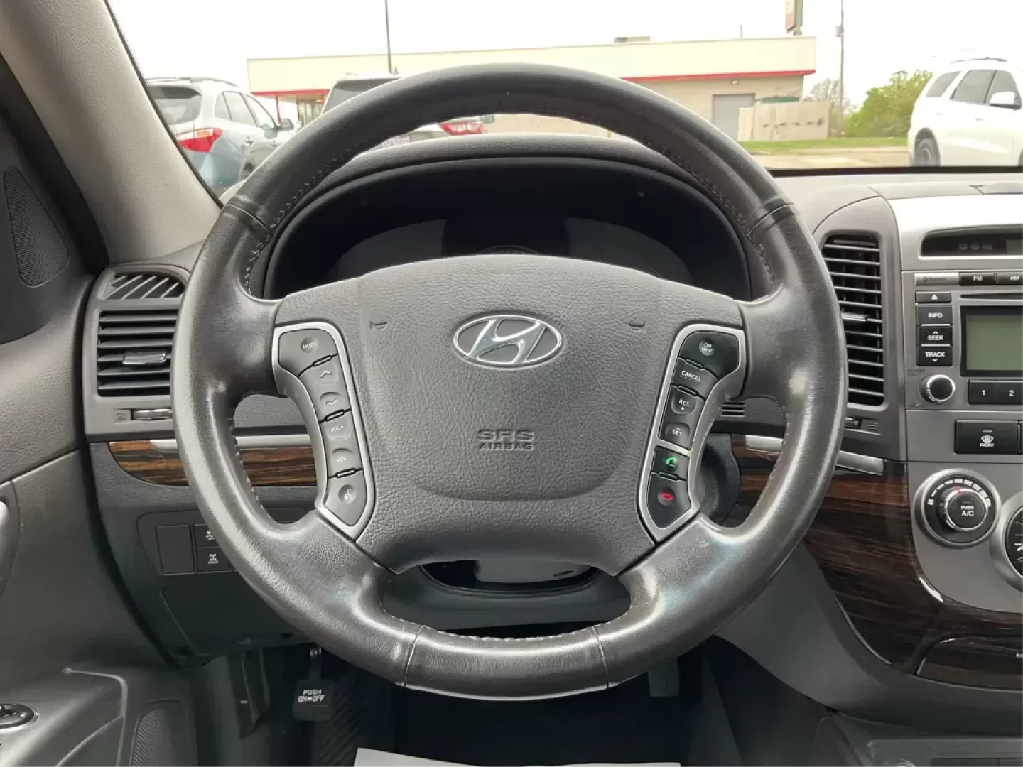 2011 Hyundai Santa Fe SE (5XYZHDAG5BG) with an 3.5L V-6 DOHC engine, located at 1184 Kauffman Ave, Fairborn, OH, 45324, (937) 908-9800, 39.807072, -84.030914 - Photo#15