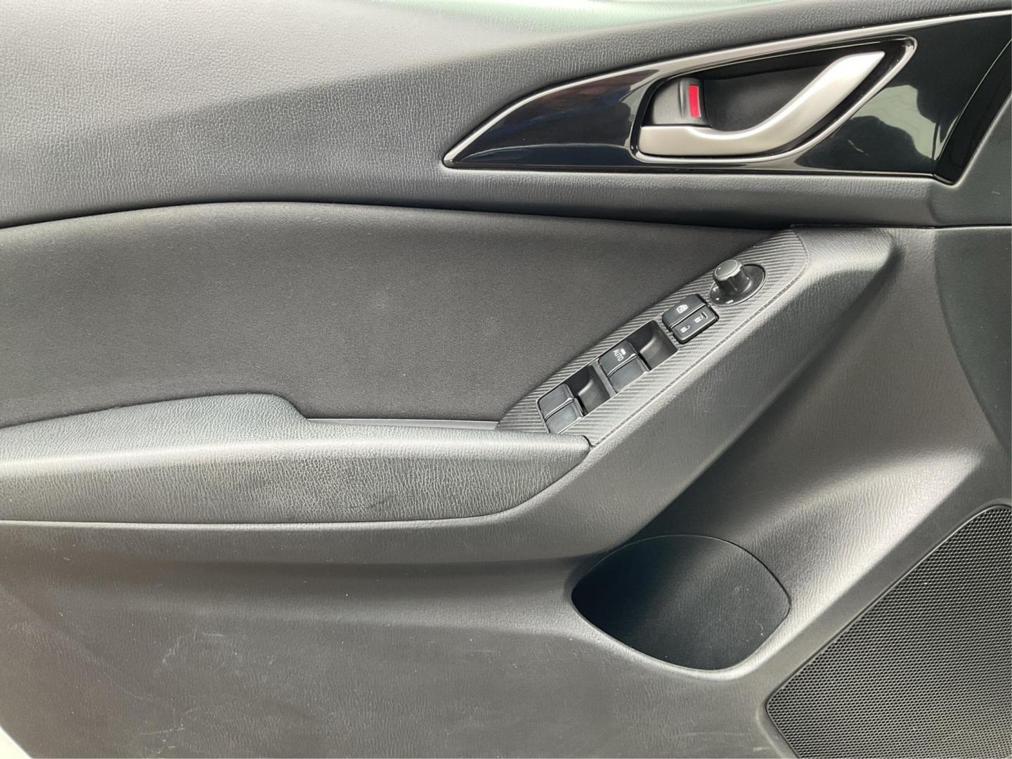 2016 Mazda Mazda3 i Sport (3MZBM1T74GM) with an SKYACTIV-G 2L I-4 gasoline direct injection engine, located at 1230 East Main St, Xenia, OH, 45385, (937) 908-9800, 39.688026, -83.910172 - Photo#16