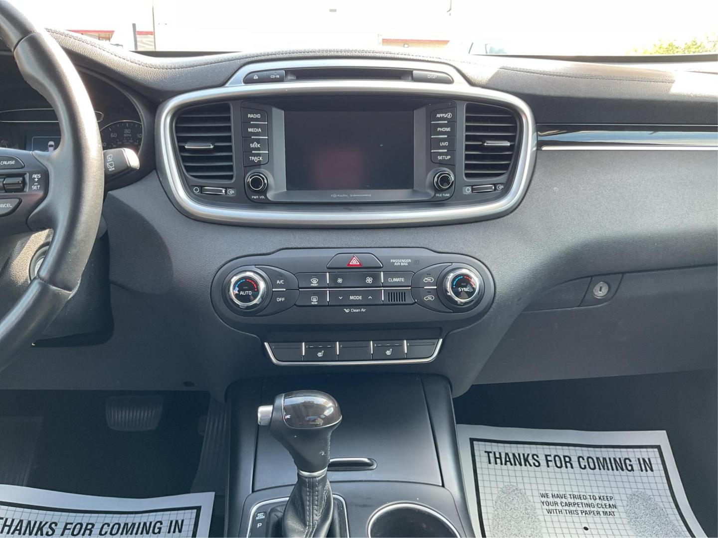 2018 Kia Sorento 2.4L LX (5XYPGDA35JG) with an 2.4L I-4 gasoline direct injection engine, located at 8750 N County Rd 25A, Piqua, OH, 45356, (937) 908-9800, 40.164391, -84.232513 - Photo#12