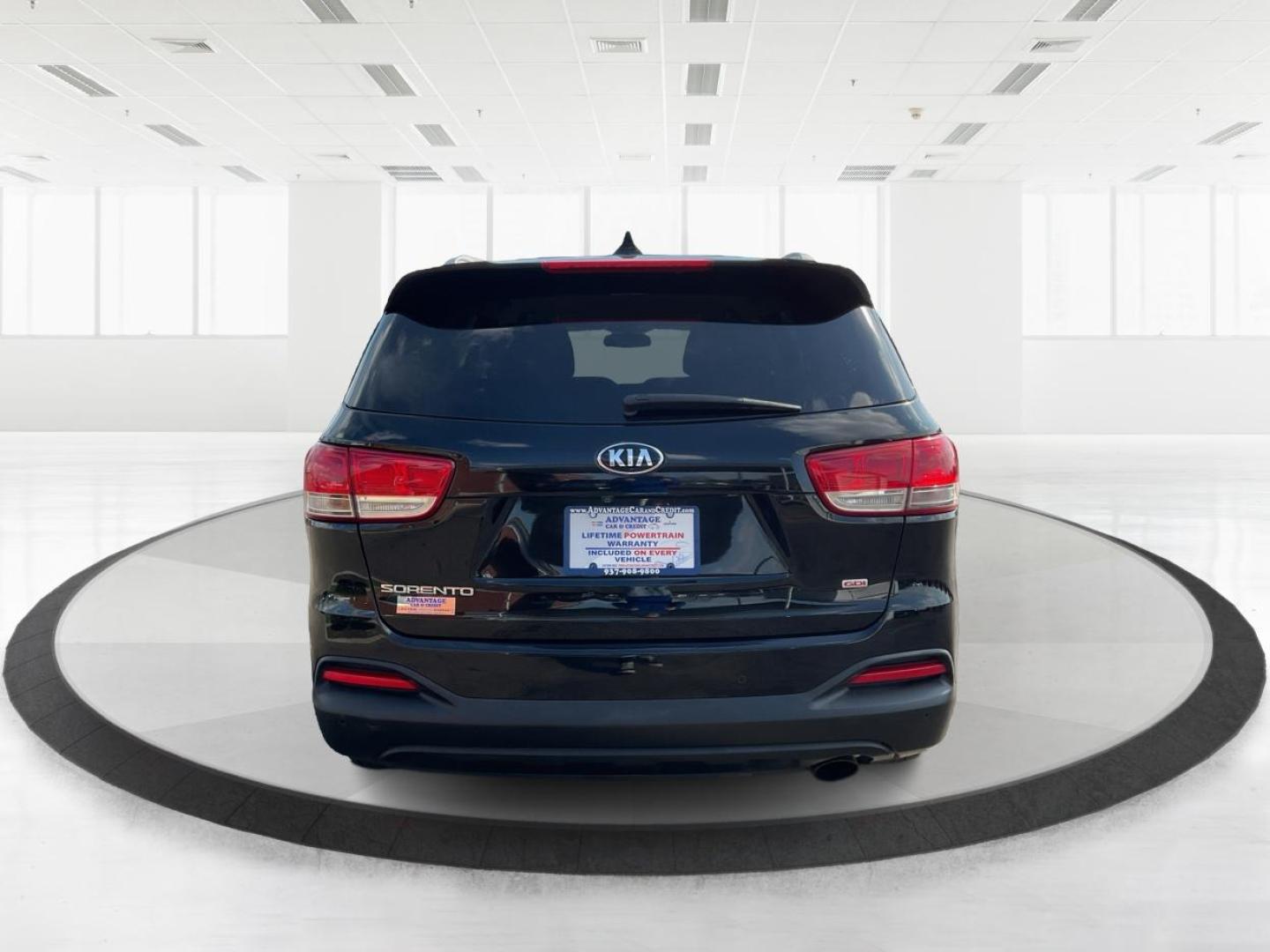 2018 Kia Sorento 2.4L LX (5XYPGDA35JG) with an 2.4L I-4 gasoline direct injection engine, located at 8750 N County Rd 25A, Piqua, OH, 45356, (937) 908-9800, 40.164391, -84.232513 - Photo#3