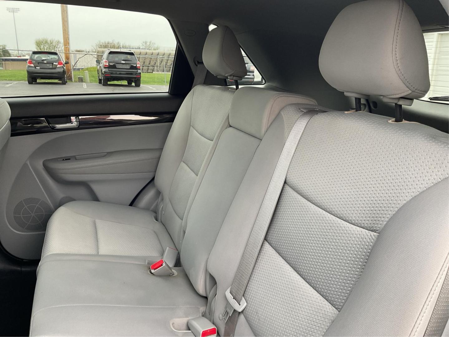 2012 Kia Sorento LX (5XYKTCA68CG) with an 2.4L I-4 gasoline direct injection engine, located at 4508 South Dixie Dr, Moraine, OH, 45439, (937) 908-9800, 39.689976, -84.218452 - Photo#9