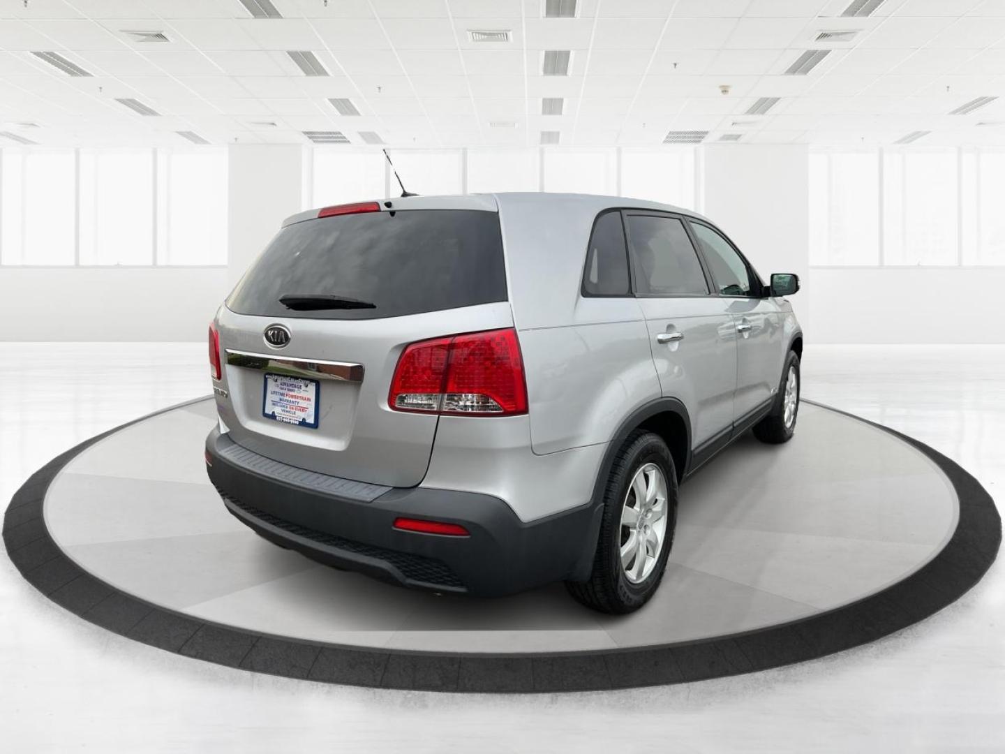 2012 Kia Sorento LX (5XYKTCA68CG) with an 2.4L I-4 gasoline direct injection engine, located at 4508 South Dixie Dr, Moraine, OH, 45439, (937) 908-9800, 39.689976, -84.218452 - Photo#2