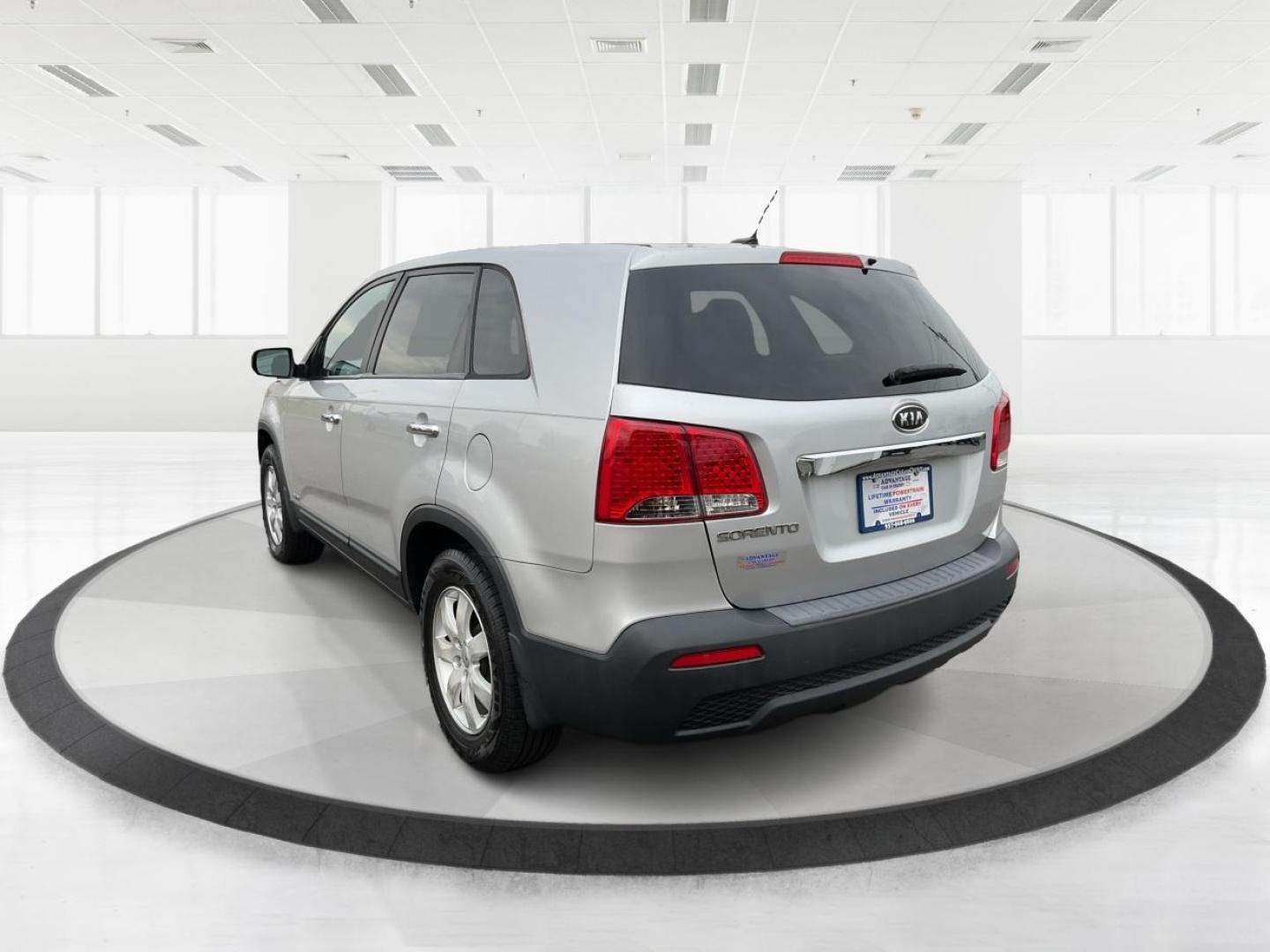 2012 Kia Sorento LX (5XYKTCA68CG) with an 2.4L I-4 gasoline direct injection engine, located at 4508 South Dixie Dr, Moraine, OH, 45439, (937) 908-9800, 39.689976, -84.218452 - Photo#4