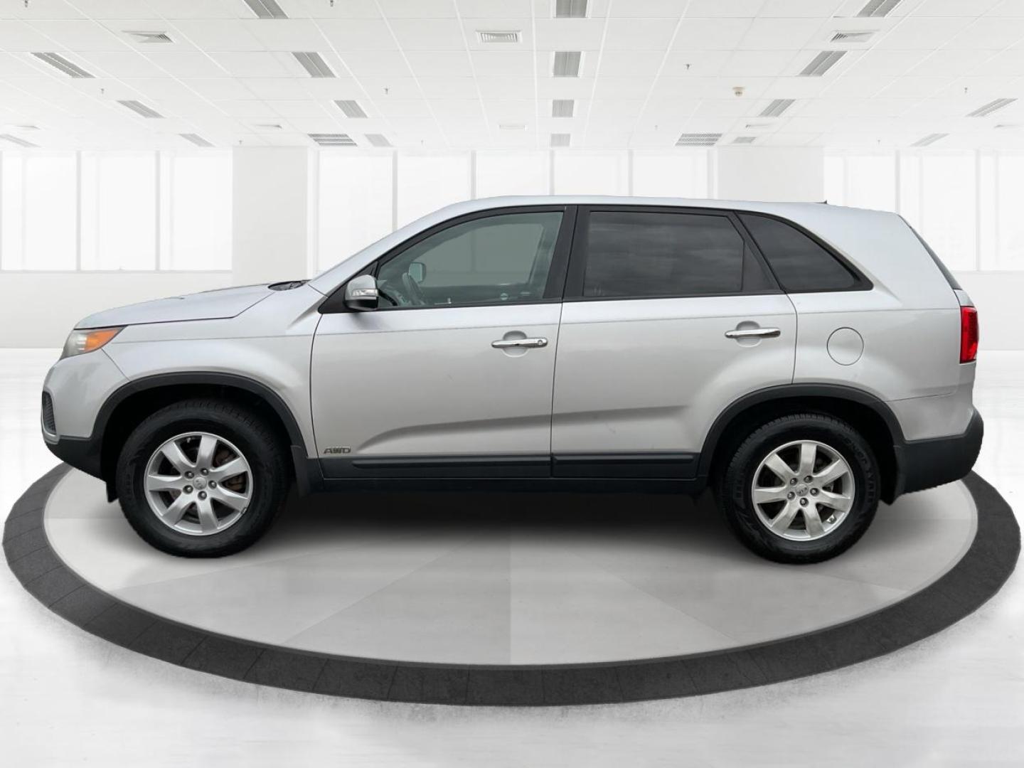 2012 Kia Sorento LX (5XYKTCA68CG) with an 2.4L I-4 gasoline direct injection engine, located at 4508 South Dixie Dr, Moraine, OH, 45439, (937) 908-9800, 39.689976, -84.218452 - Photo#5