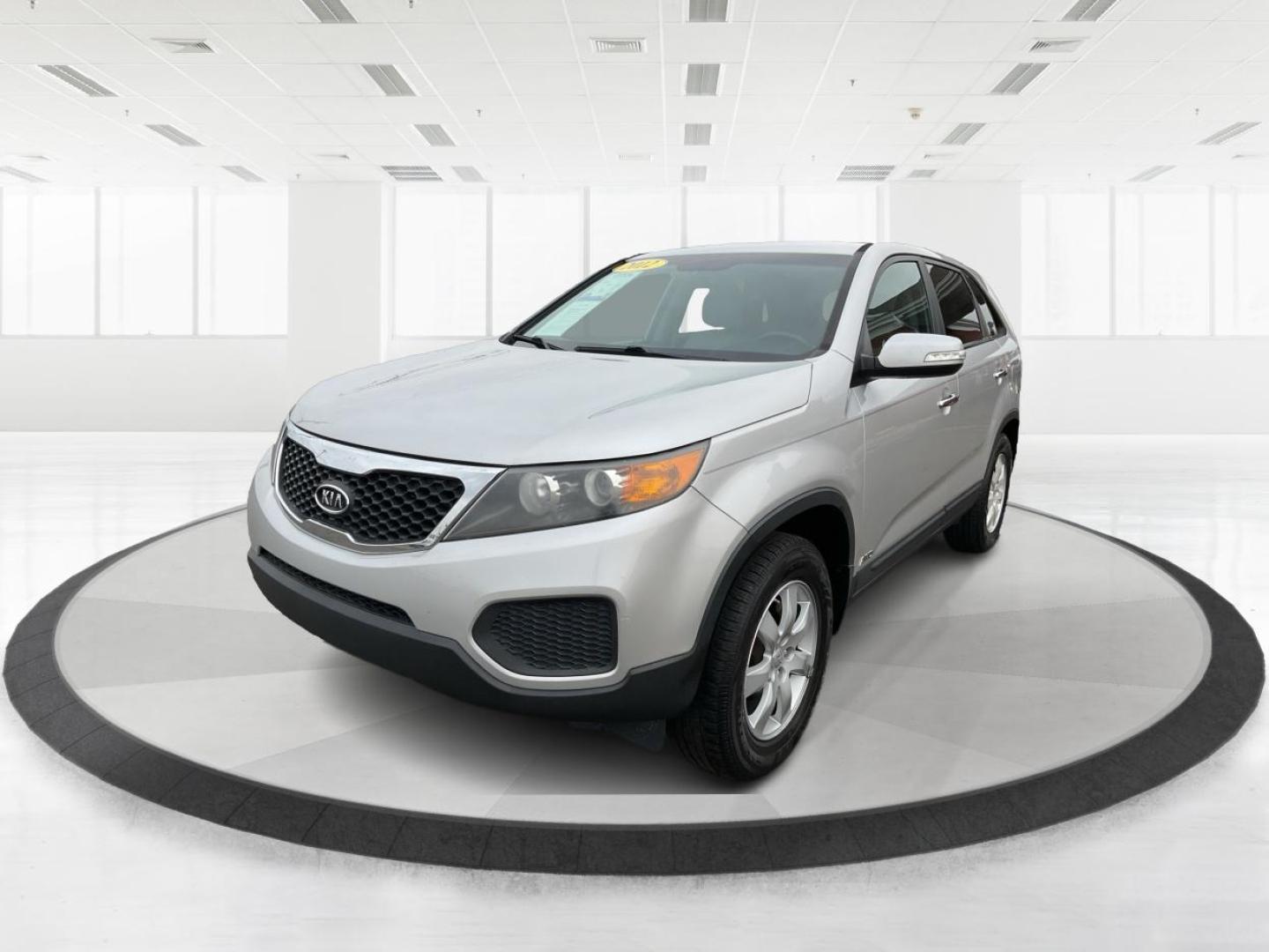 2012 Kia Sorento LX (5XYKTCA68CG) with an 2.4L I-4 gasoline direct injection engine, located at 4508 South Dixie Dr, Moraine, OH, 45439, (937) 908-9800, 39.689976, -84.218452 - Photo#7
